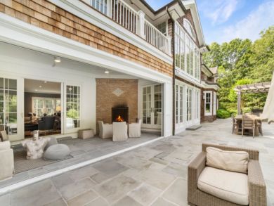 Posh Five Bedrooms Residence in The Hamptons Posh Five Bedrooms Residence in The Hamptons